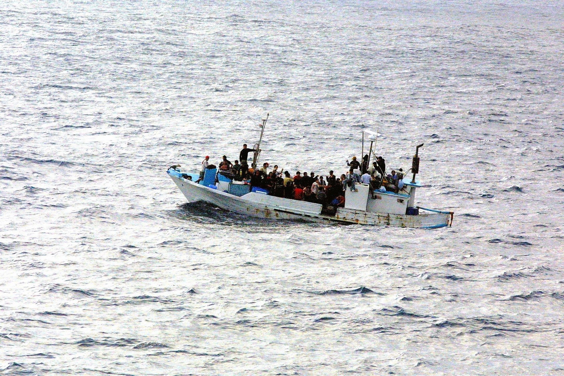 refugiados em alto mar