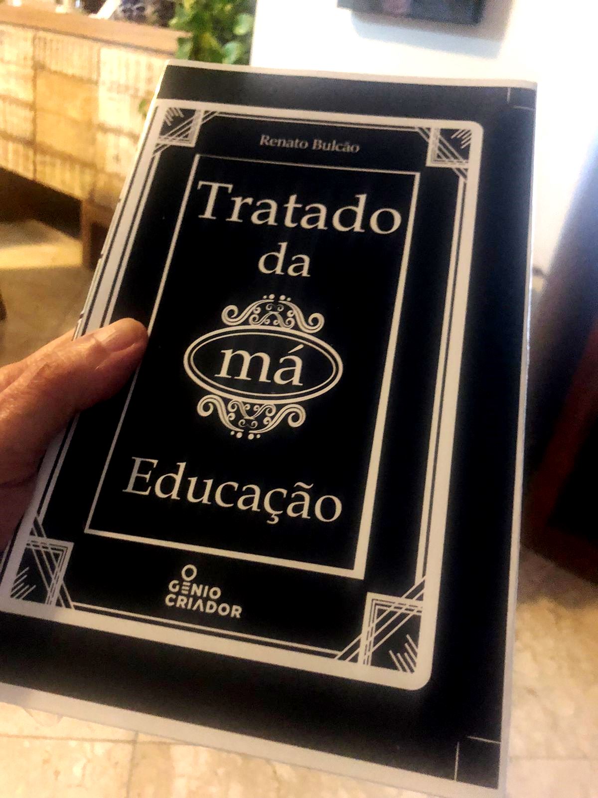 Livro Tratado da Má Educação em versão de gráfica